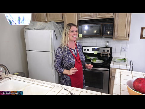 ❤️ Stepmom milking him in the kitchen before his date Porno vk at us ️❤